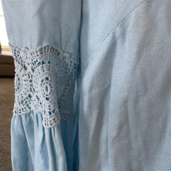 NWOT open back dress with long sleeves. Size medium. - Picture 3 of 4